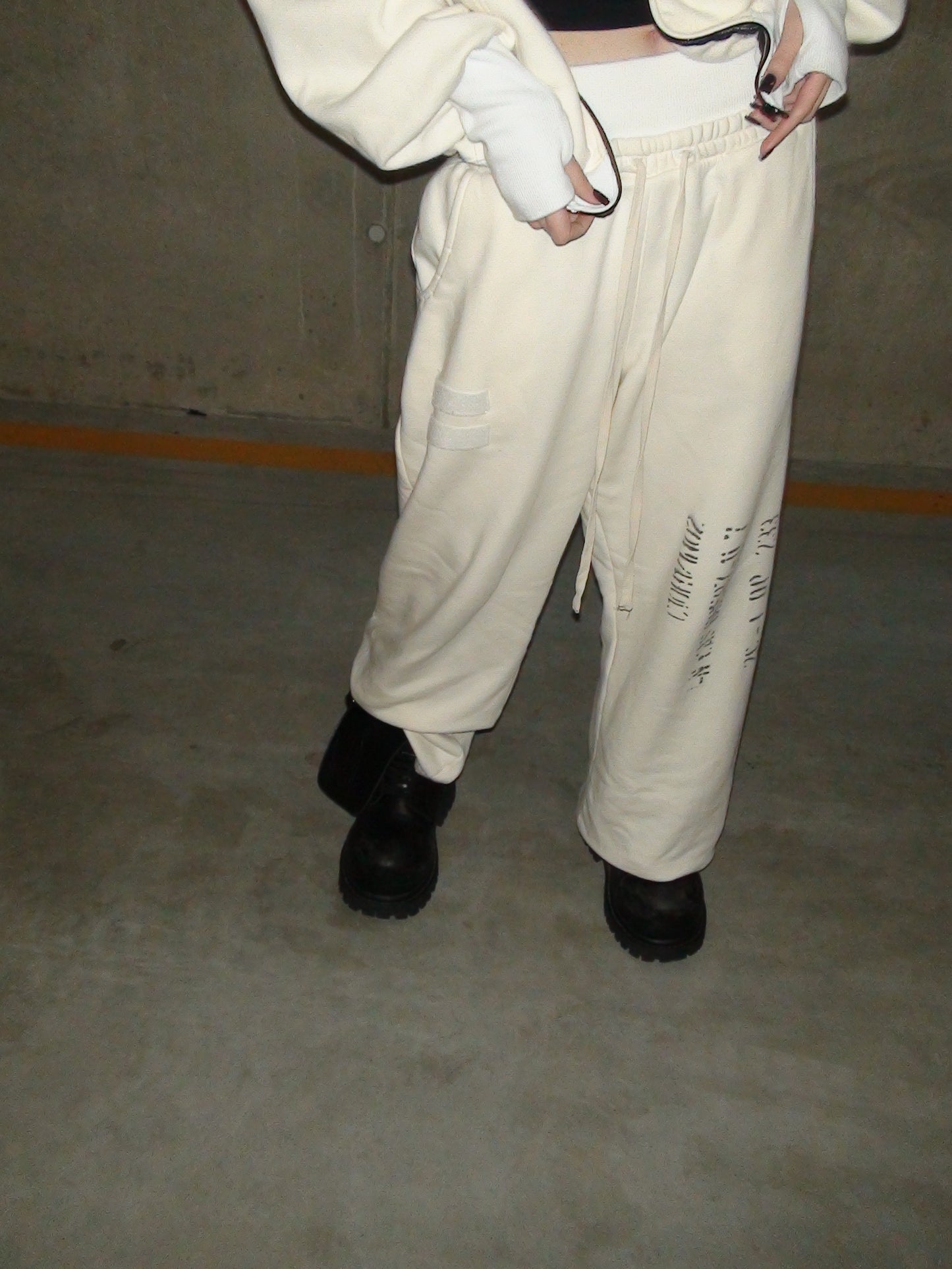 White sweatpants 233+